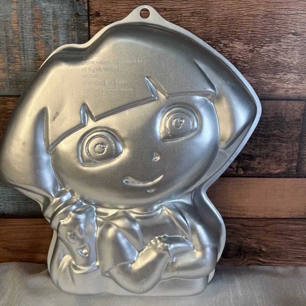 Wilton Dora The Explorer Aluminum Cake Pan‎ Mold Paper Insert 2105-6305 Nick Jr.